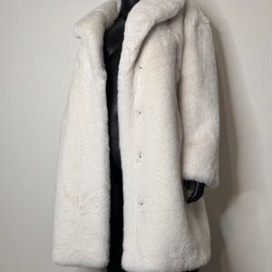 Luxurious white fur coat size S